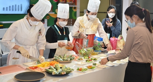 [꾸미기]210524_동아시아 최대 상하이식품박람회에서 K-Food 인기(참고사진2).jpg