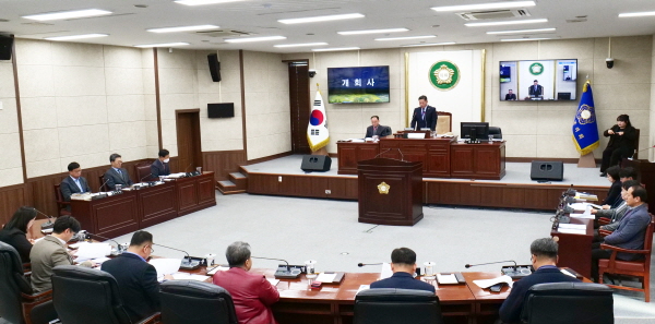 [꾸미기]철원군의회 제301회 임시회 개회.jpg
