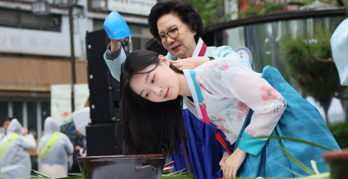 [꾸미기]K-국가무형유산축제 창포머리감기.jpg